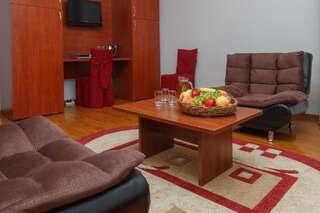 Отель Hotel Nata Тбилиси Классический четырехместный номер-2