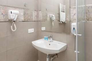 Отель Hotel Nata Тбилиси Двухместный номер Делюкс с 1 кроватью или 2 отдельными кроватями-5