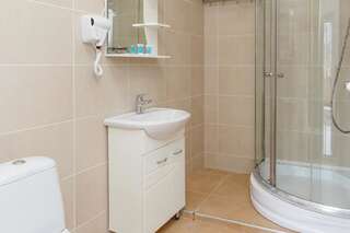 Отель Hotel Nata Тбилиси Двухместный номер с двуспальной кроватью и дополнительной кроватью-10